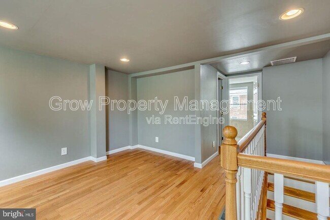 Building Photo - 331 Titan St