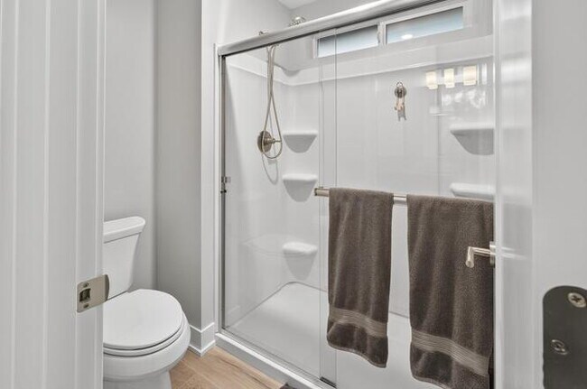 Building Photo - Attractive Modern Easton 3 Bedroom Home