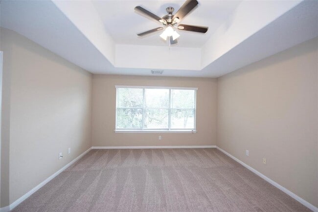 Building Photo - 10411 Village Lake Dr