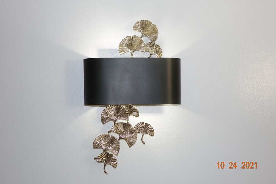 Bedroom Sconce - 914 Lincoln Blvd