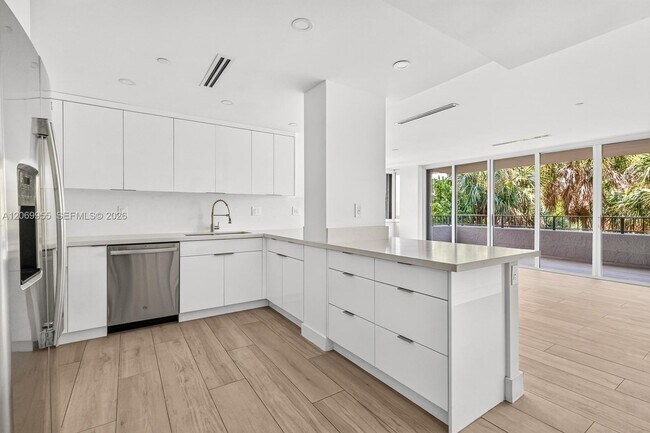 Building Photo - 251 Crandon Blvd