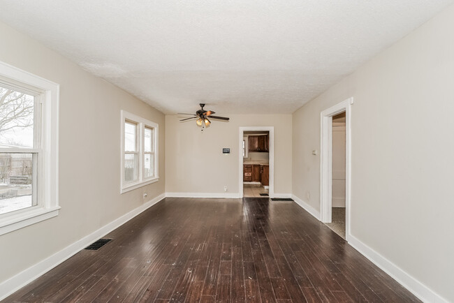 Building Photo - Cozy Charm Meets Natural Light – 2-Bed in ...