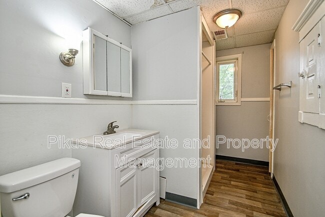Building Photo - 825 7th St NW