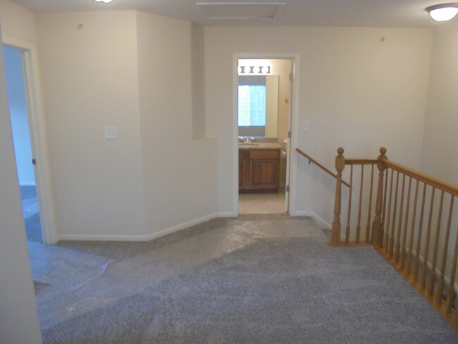 Building Photo - 615 Windsor Dr
