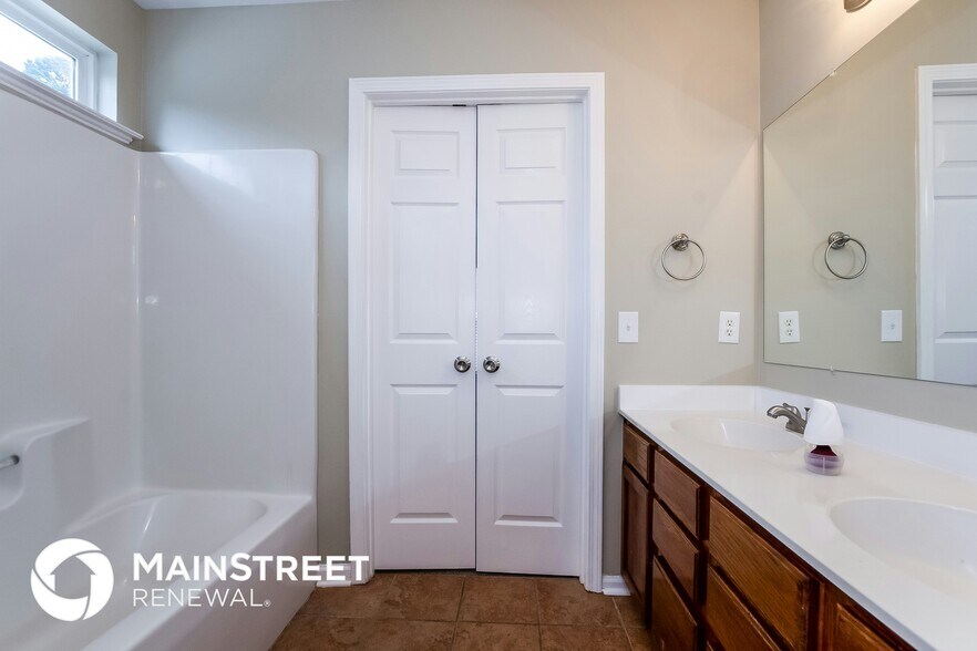 Building Photo - 13303 Binnaway Dr