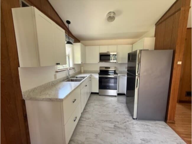 Building Photo - 1 Bedroom, 1 Bath on Shores of Bear Lake!