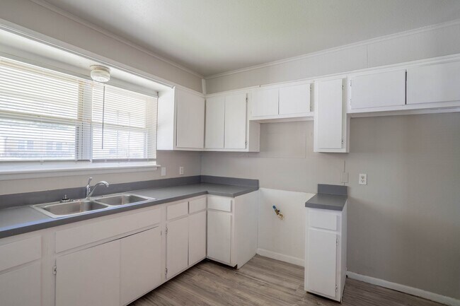Building Photo - 5021 S 85th E Ave
