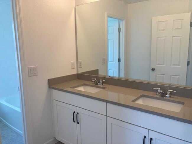Building Photo - Immaculate 3/2.5 townhouse in Randal Walk Community of Lake Nona Area (Gated)