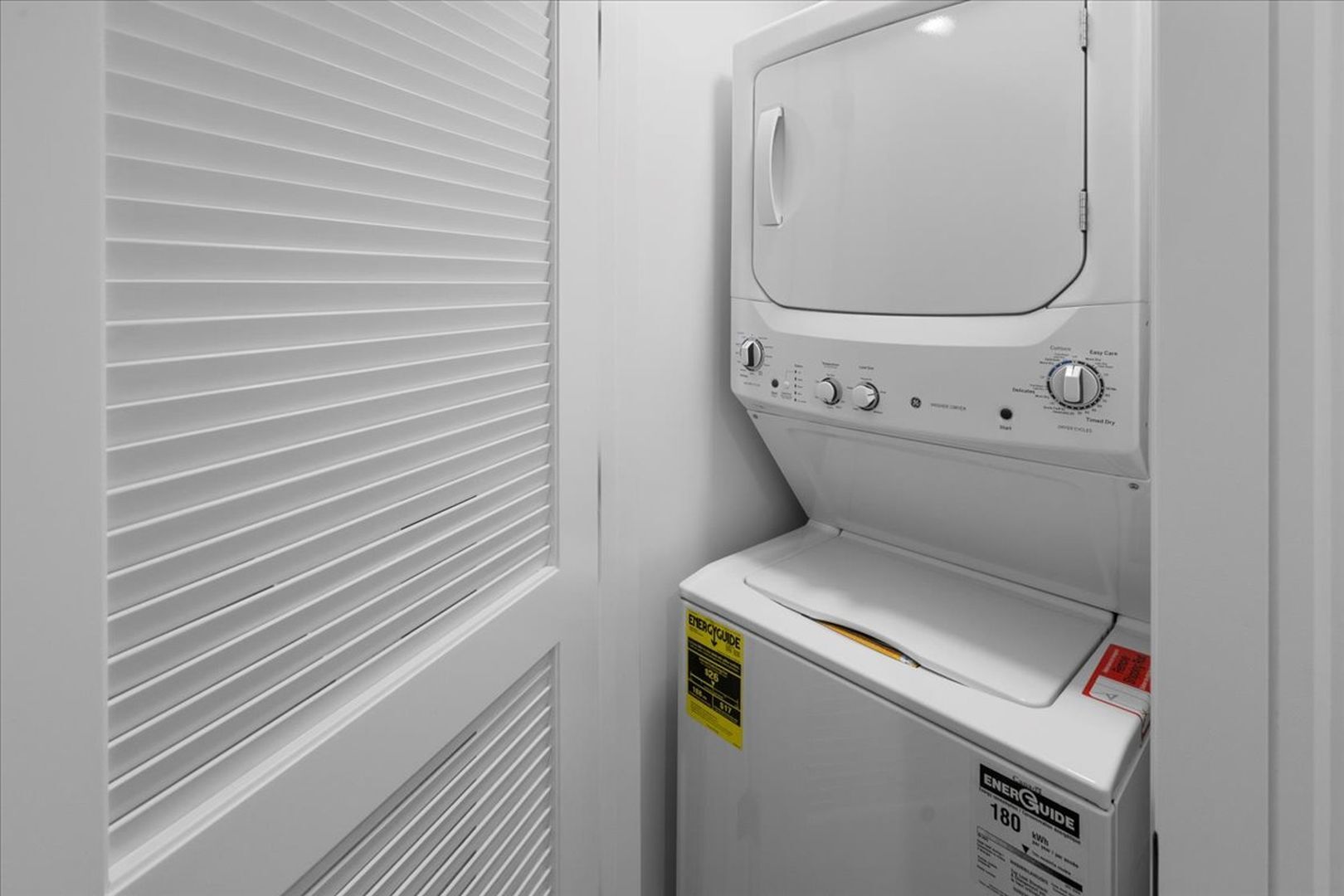 Building Photo - 2023 N Drake Ave