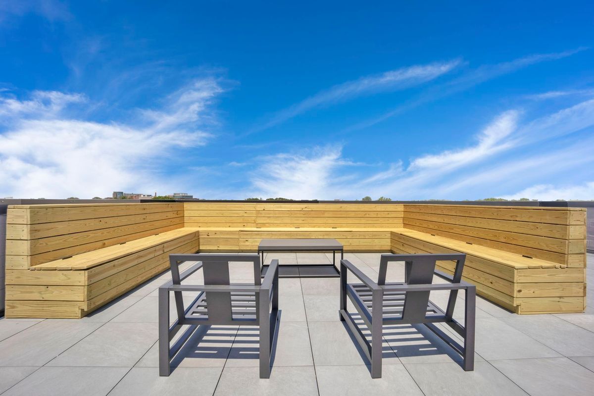 Building Photo - 4920 N Lincoln Ave