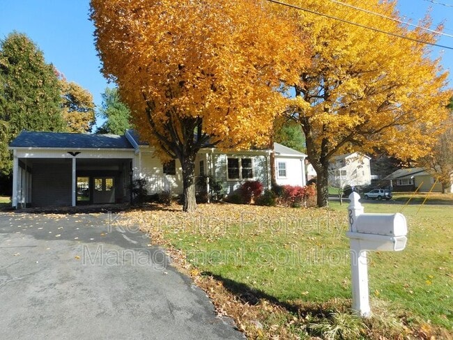Primary Photo - 201 Robinhood Rd