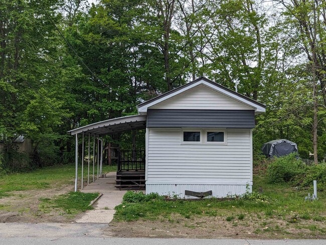 Building Photo - 8 Lower Landing Rd