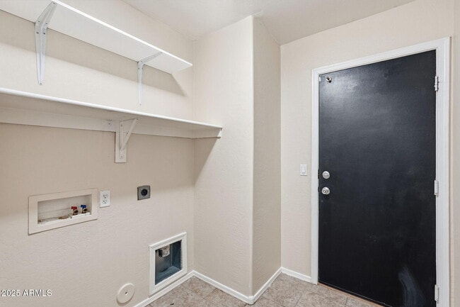 Building Photo - 21663 E Via Del Rancho Rd