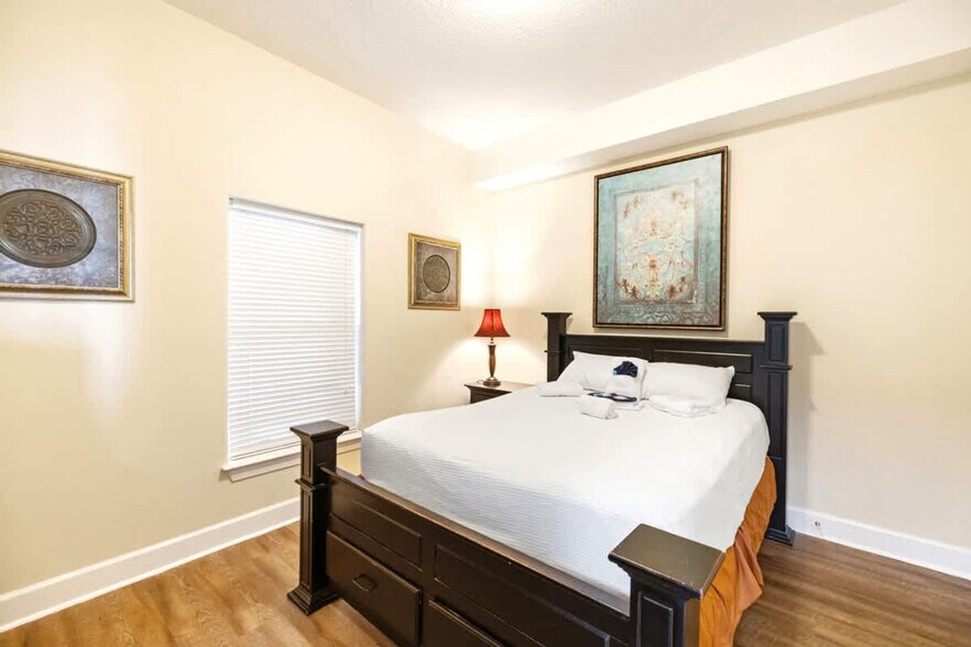 Building Photo - 10625 Front Beach Rd