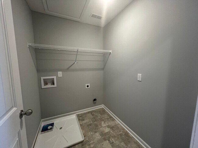 Building Photo - 41 Country Cir