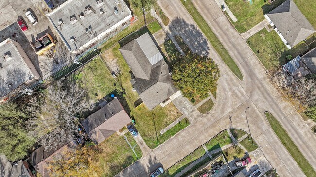 Building Photo - 10027 Valley Sun Dr