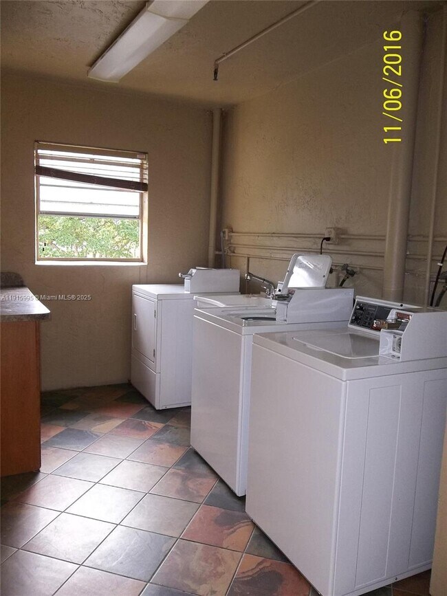 Building Photo - 1300 Moffett St