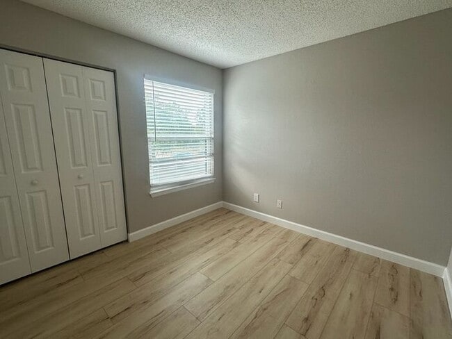 Building Photo - NEWLY renovated 2 bedroom/1 bath condo in Casselberry!!