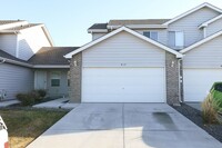 Building Photo - Beautifully Renovated Town home in Eaton.