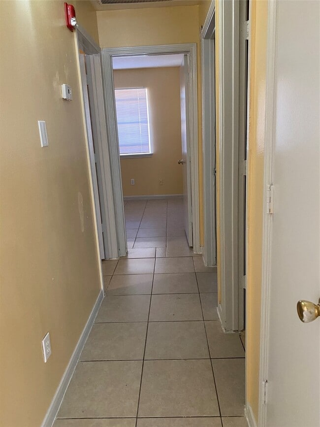 Building Photo - 6303 Southwood Ct S