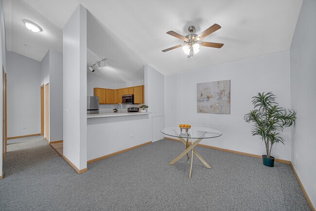 Building Photo - 2427 Silverstone Dr