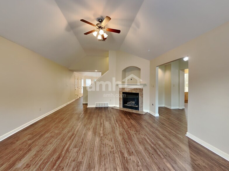 Building Photo - 5927 Peterson Ridge Ln