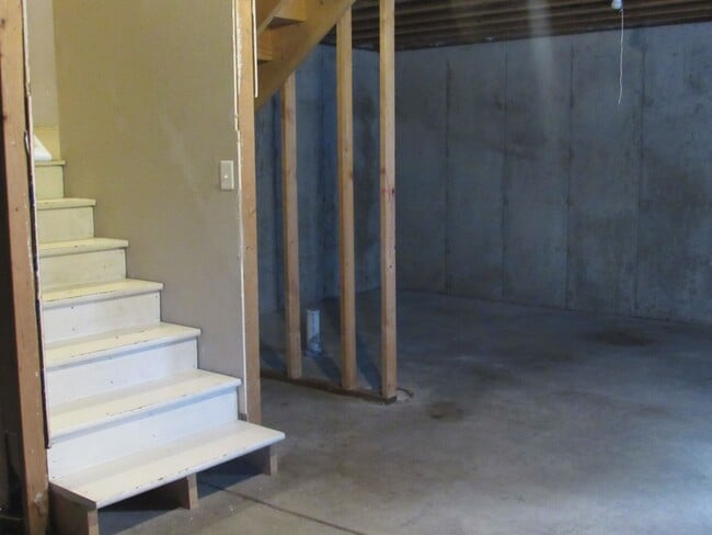 Building Photo - Charming 2 Story Doll House W/Unfinished Basement