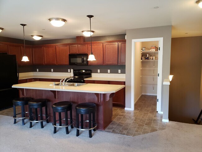Building Photo - Two Bedroom In Cordata Neighborhood