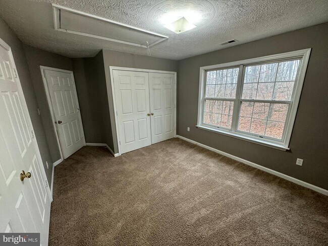 Building Photo - 346 Saddleback Ln