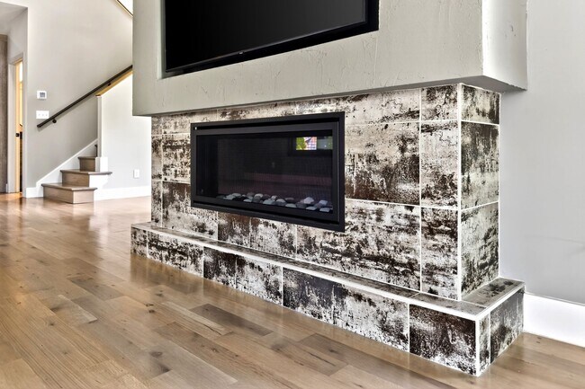 Building Photo - Stunning Luxury Home in the Village of Che...