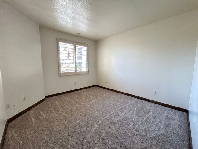 Building Photo - Beautiful 2 Bed 2 Bath Tustin Ranch Condo With Golf Course Views!