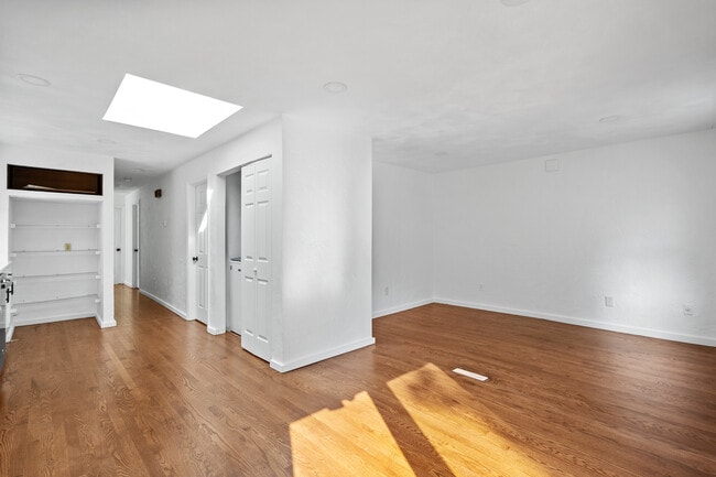 Building Photo - 61 Wordsworth St