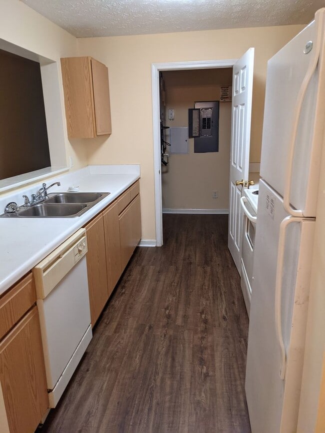 Building Photo - 2201 Waldrop Pl