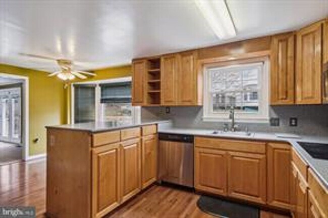 Building Photo - SINGLE FAMILY HOME IN DERWOOD