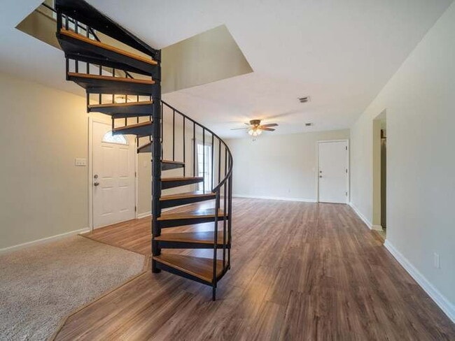 Building Photo - APPLY NOW