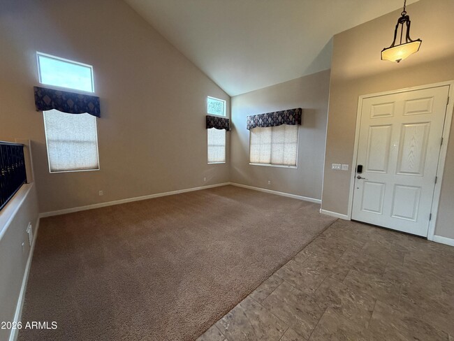 Building Photo - 722 E Sipapu Dr