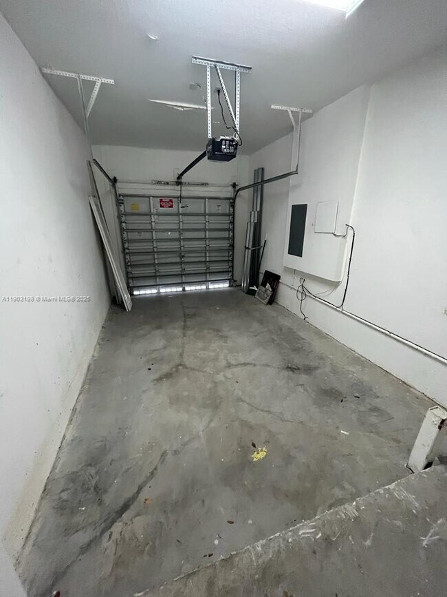 Building Photo - 10983 NW 79th St