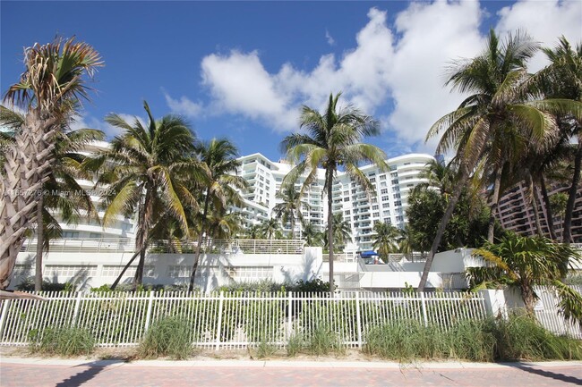 Building Photo - 5151 Collins Ave