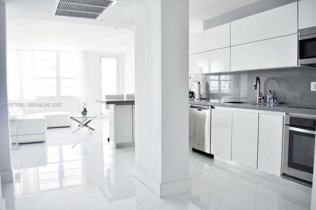 Building Photo - 100 Lincoln Rd