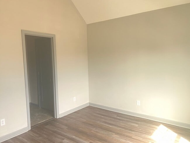 Building Photo - 721 Buddy Ct