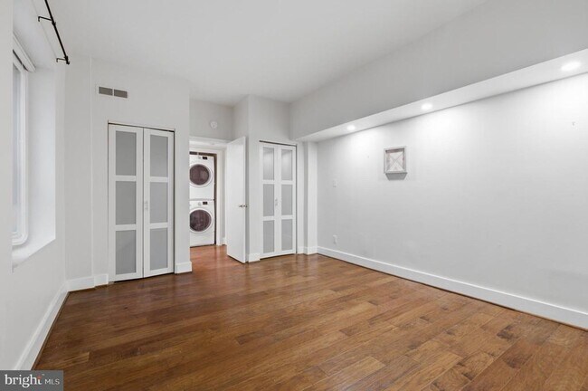 Building Photo - 2127 California St NW