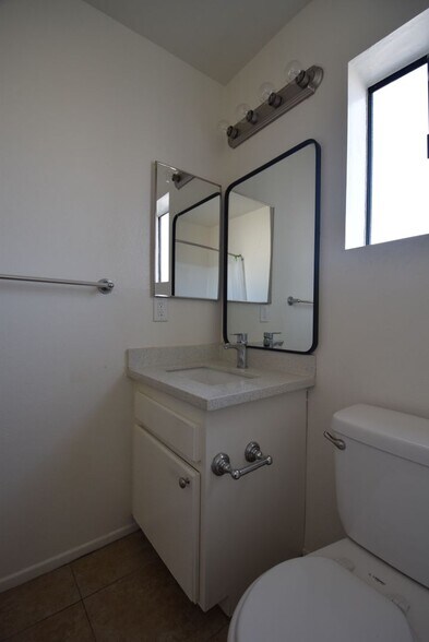 Building Photo - 12338 Oxnard St