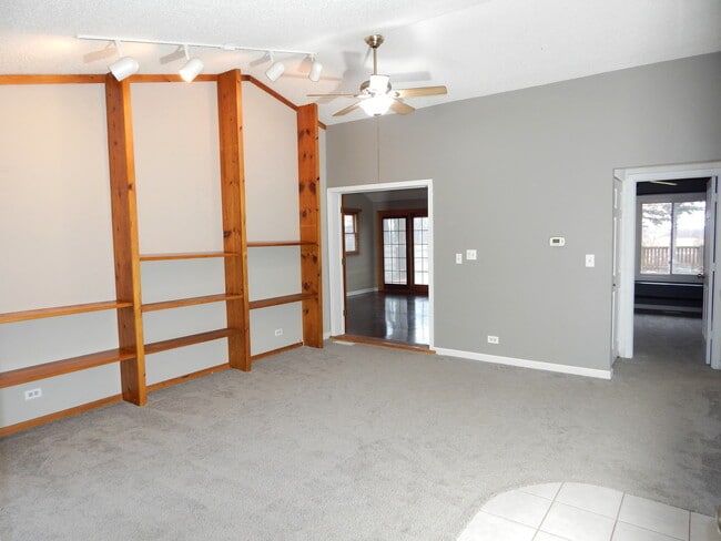 Building Photo - 1985 Navarone Dr