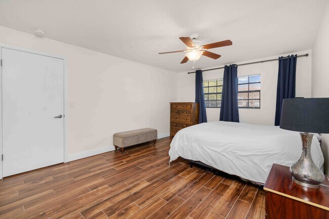 Building Photo - 1750 Belleair Forest Dr