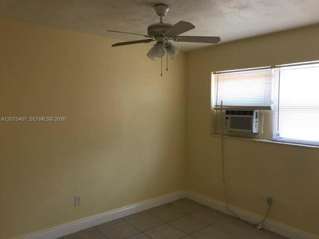 Building Photo - 807 SW 5th Ct
