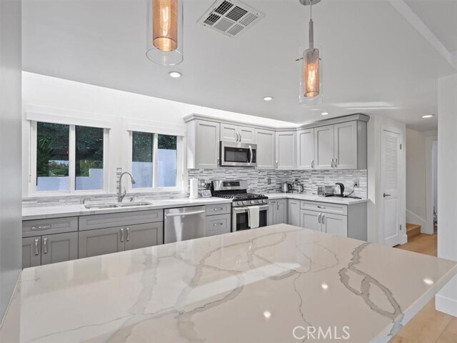 Building Photo - 4749 Bonvue Ave