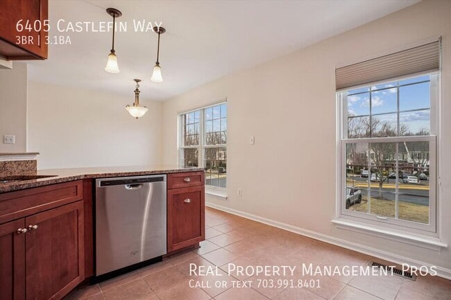 Building Photo - 6405 Castlefin Way