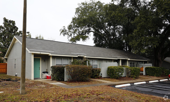 Regency Oaks Apartments - 7831 Tippin Ave Pensacola FL 32514 ...