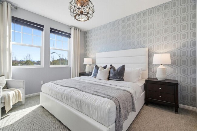 Building Photo - 394 Circuit Wy