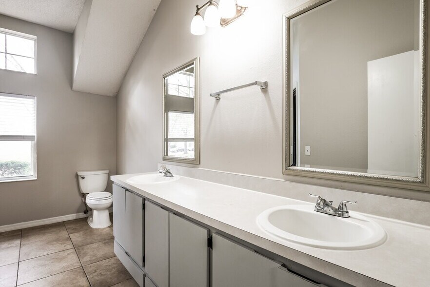 Building Photo - 433 Valley Edge Dr